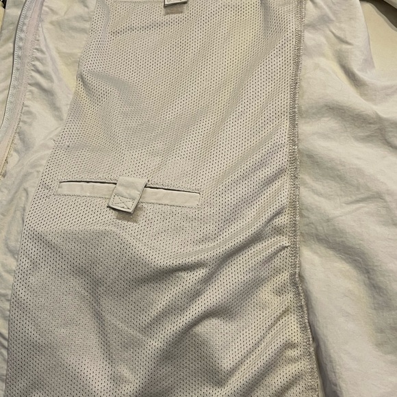 TravelSmith Beige Zip-Up Travel Vest with Lots of Pockets! - Picture 4 of 6